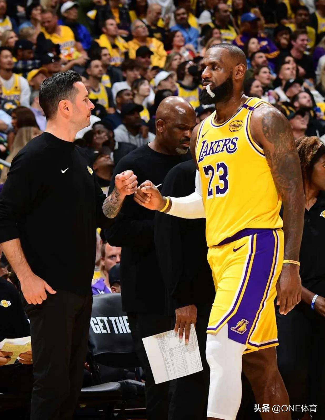 亚历山大单次季后赛12次砍至少30+5助力压乔詹排名NBA历史第1！